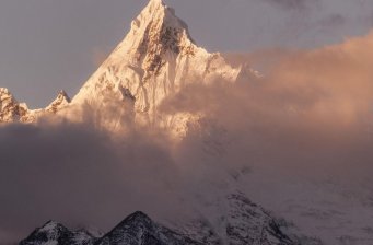 多拉神山