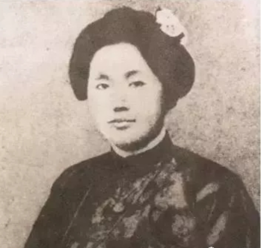 石美玉 石美玉