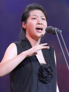 張暴默