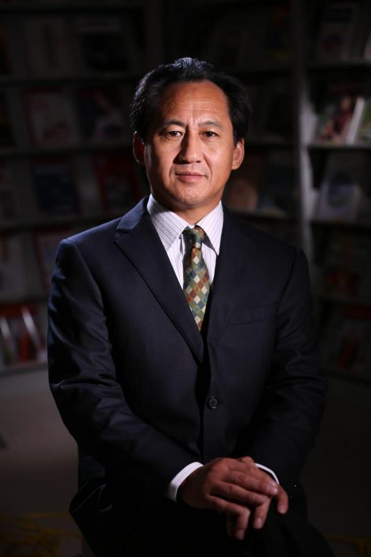 衣向東